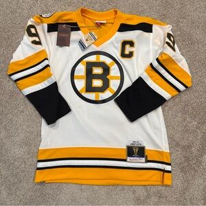 Mitchell & Ness Adult Small Boston Bruins Johnny Bucyk #9 Away Vintage Jersey